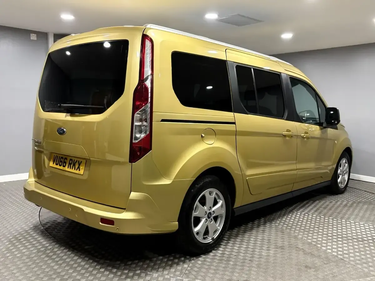 Used Ford Tourneo Connect Titanium 2016 Gold MPV