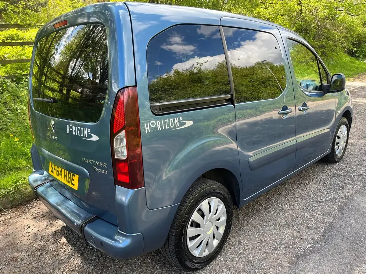 Used Peugeot Partner Tepee S 92 HP (67 kW) 2015 Blue MPV