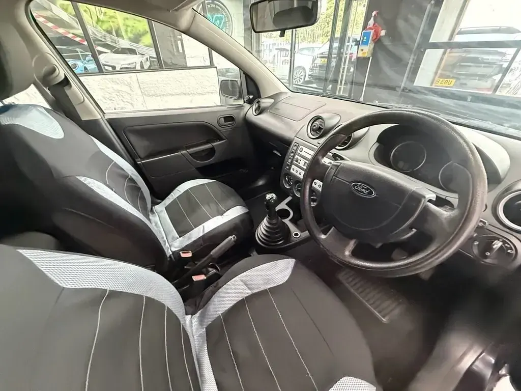 Usado Ford Fiesta Style 74 HP (54 kW) 2005 Preto Citadino