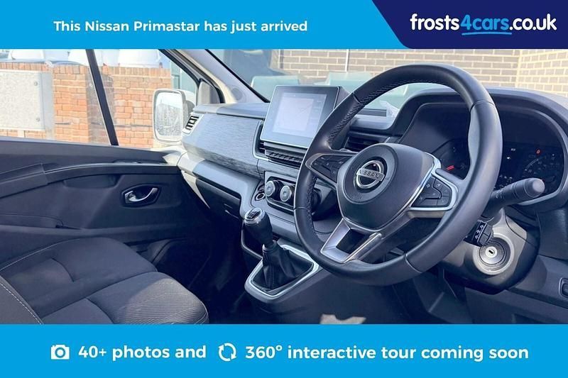 Used Nissan Primastar Tekna 130 HP (95 kW) 2023 White MPV