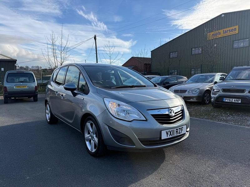 Begagnad Vauxhall Meriva 2011 Silver Minibuss