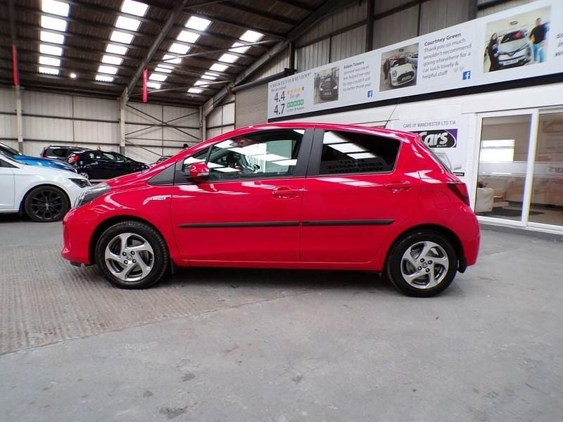 Used Toyota Yaris Hybrid 2016 Red Hatchback
