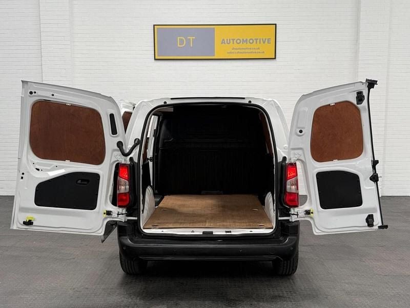 Used Vauxhall Combo 2021 White MPV