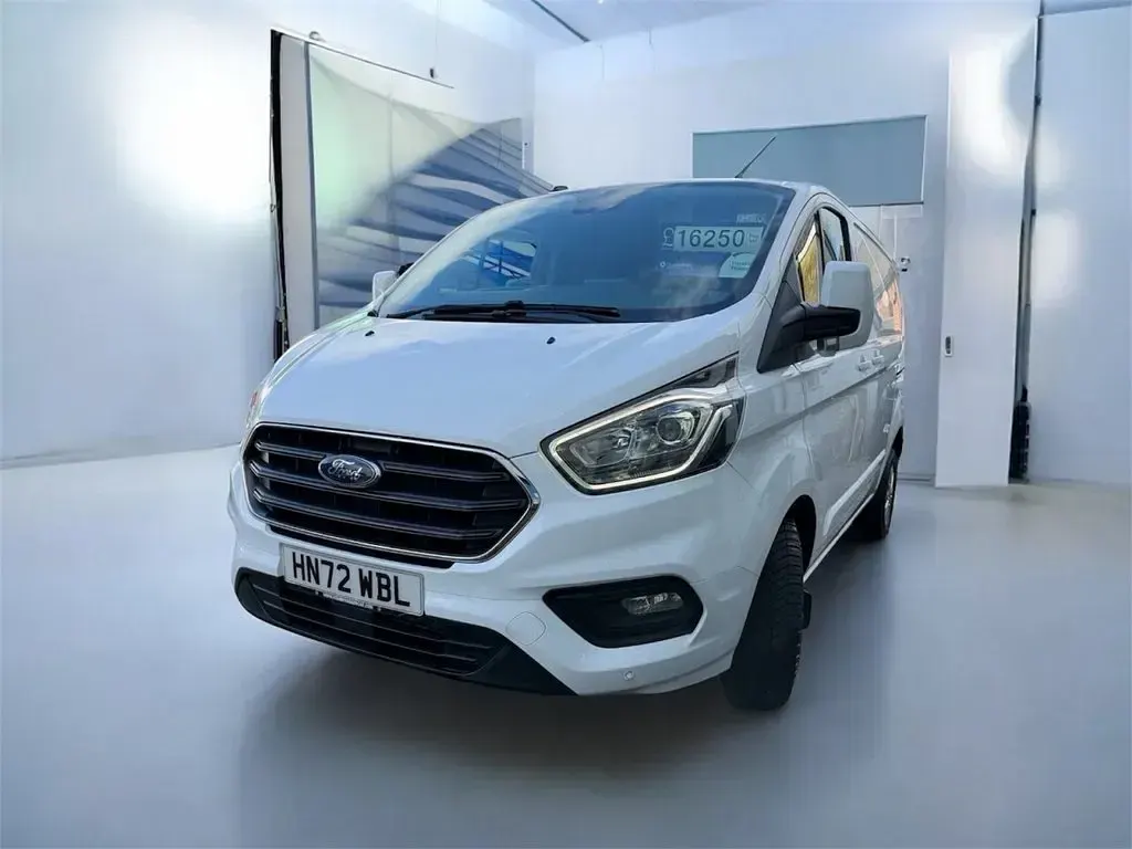 Used Ford Transit Custom Limited 130 HP (95 kW) 2022 White Van