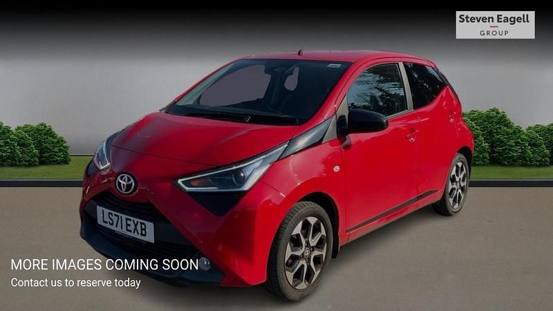 Used Toyota Aygo Trend 72 HP (52 kW) 2021 Red Hatchback