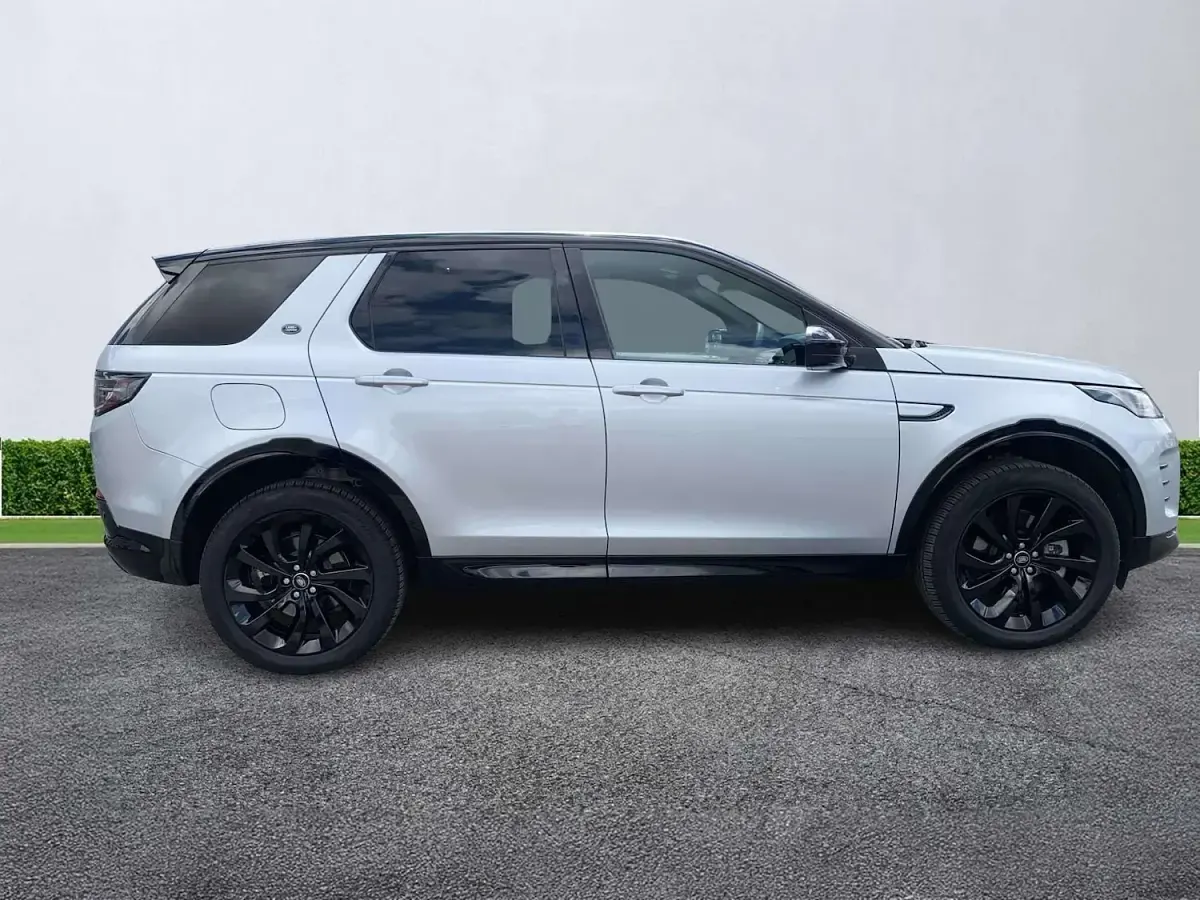 Used Land Rover Discovery 5 SE Dynamic 2026 Silver SUV