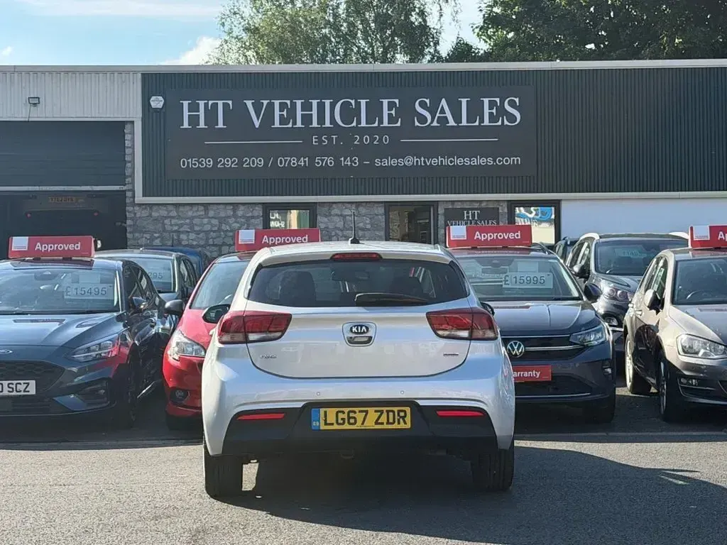 Used Kia Rio 89 HP (65 kW) 2017 Silver Hatchback