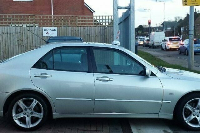 Used Lexus IS200 153 HP (112 kW) 2003 Sedan