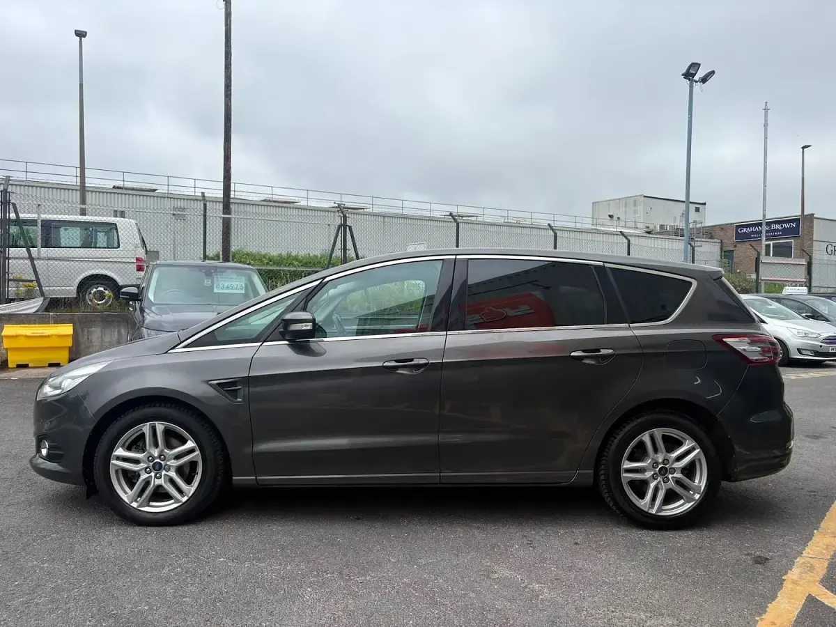 Used Ford S-MAX Titanium 150 HP (110 kW) 2019 Grey MPV