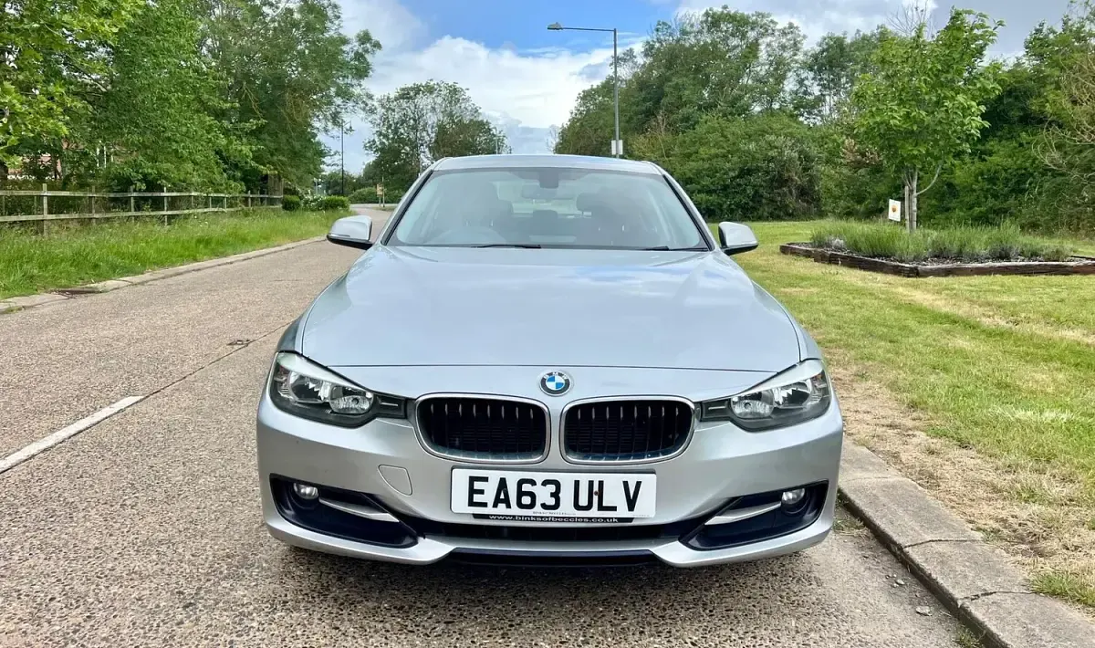 Used BMW 318 Sport Line 2013 Silver Sedan