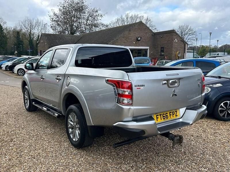 Usado Mitsubishi L200 178 HP (130 kW) 2017 Prateado Pickup