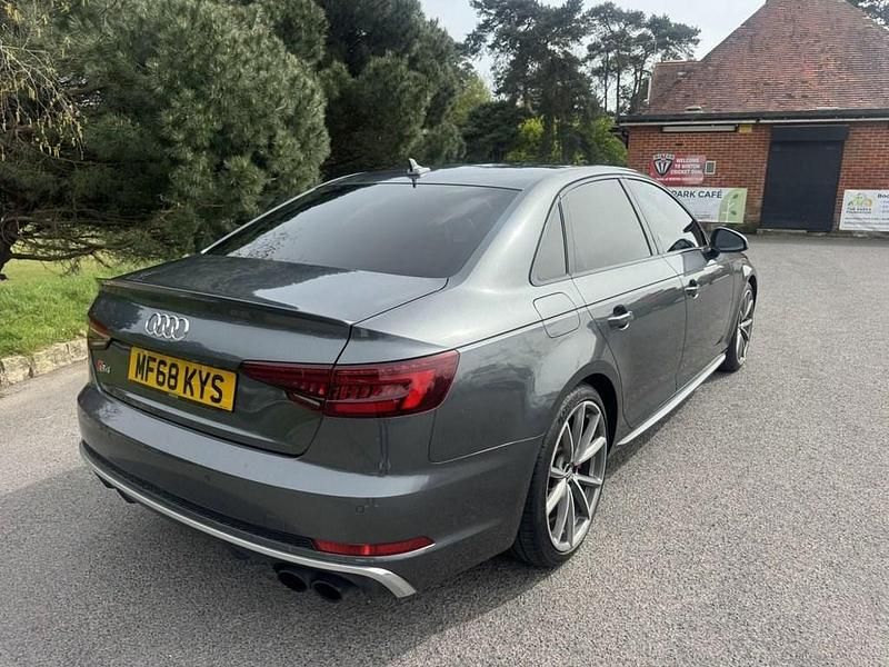 Usado Audi S4 Advanced 354 HP (260 kW) 2018 Cinzento Sedan