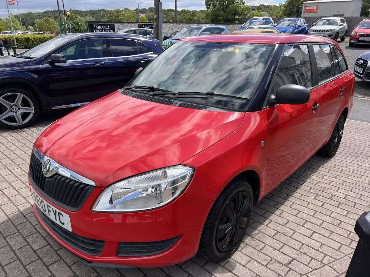 Used Skoda Fabia 90 HP (66 kW) 2010 Red Estate