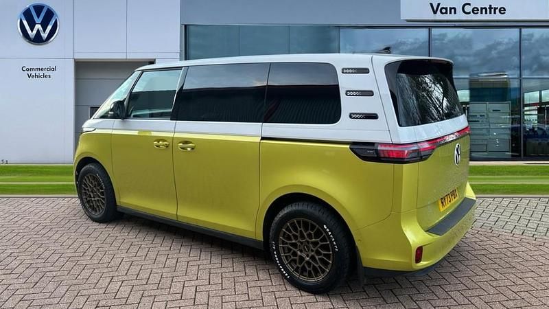Used VW ID. Buzz Pro 150 kW (204 HP) 2023 Candy white / lime yellow MPV