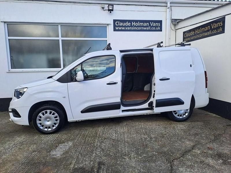 Used Vauxhall Combo Sportive 100 HP (73 kW) 2021 White Van