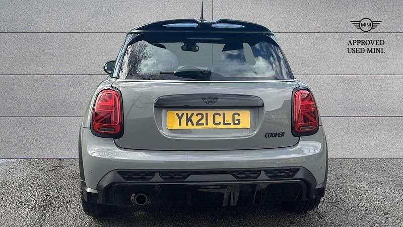 Usado Mini Cooper Hatch 134 CV (98 kW) 2021 Gris Utilitario