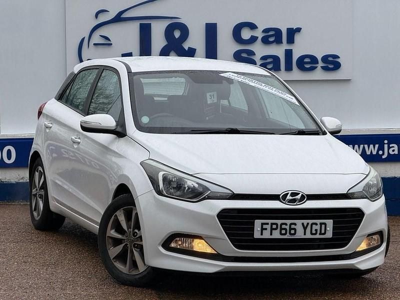 White Used 2016 Hyundai i20 Edition Hatchback | £7,495 (A bit pricey) - Image 1/3