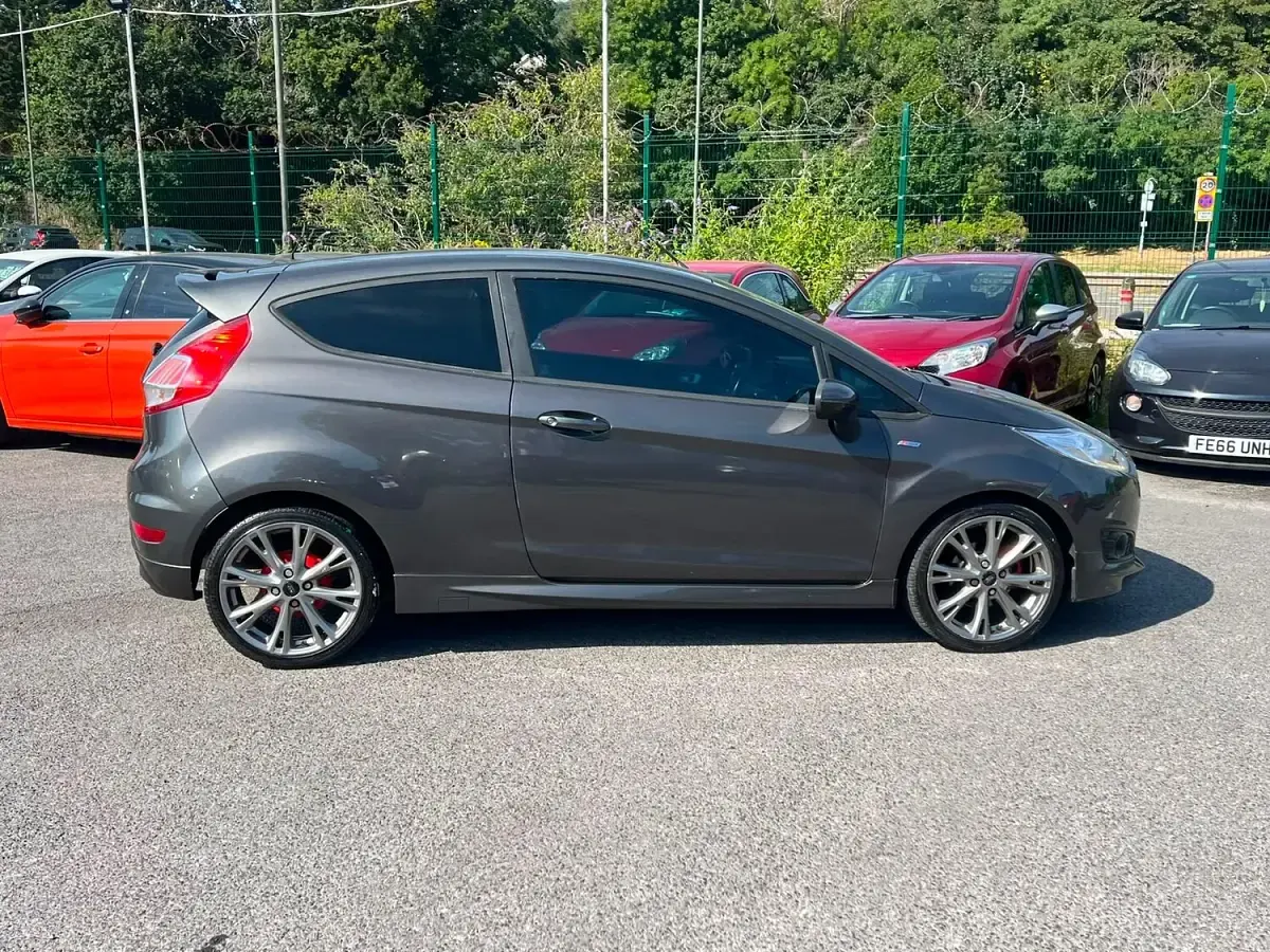 Used Ford Fiesta ST-Line 140 HP (102 kW) 2016 Grey Hatchback