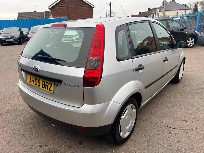 Used Ford Fiesta Studio 75 HP (55 kW) 2005 Silver Hatchback