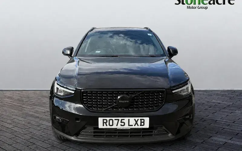 Used Volvo XC40 Plus 197 HP (144 kW) 2025 Black SUV