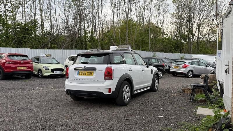 Begagnad Mini Cooper 2018 Vit Halvkombi