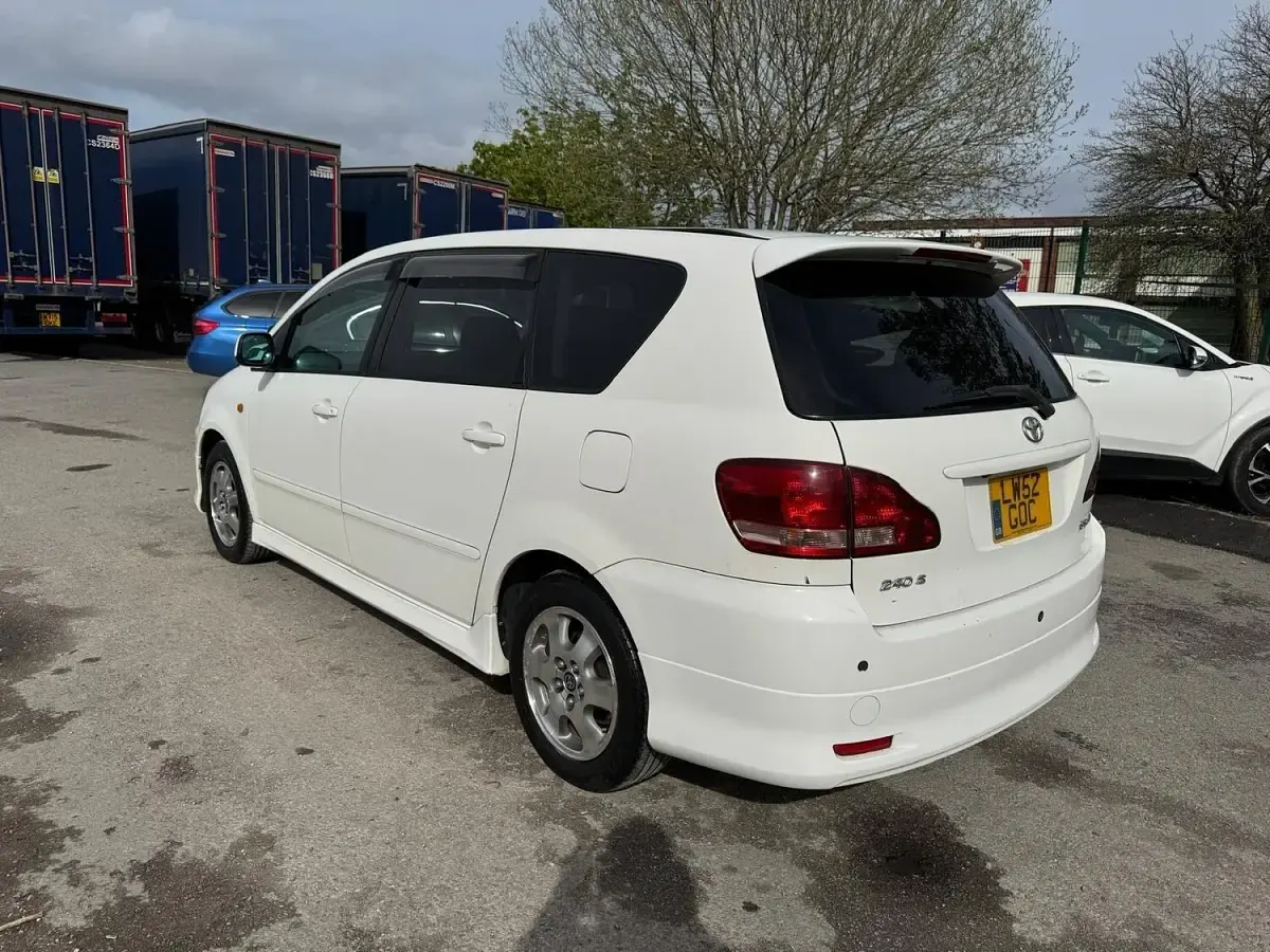 Used Toyota Ipsum 2018 White