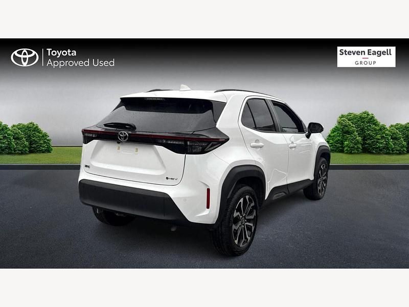 Used Toyota Yaris Hybrid Design 2024 White Hatchback