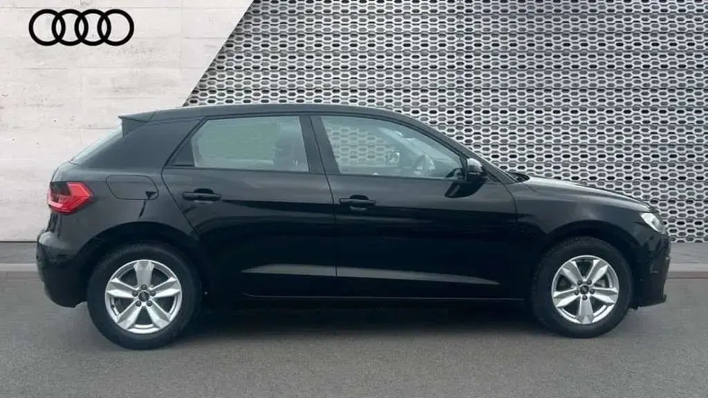 Used Audi A1 Design 95 HP (69 kW) 2022 Black SUV