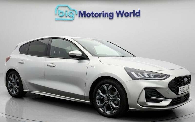 Used 2025 Ford Focus ST-Line Hatchback | £19,500 (Good price) - Image 1/4