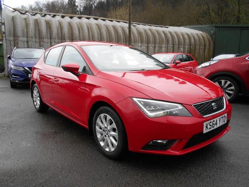Begagnad Seat Leon SE 2014 Röd Halvkombi