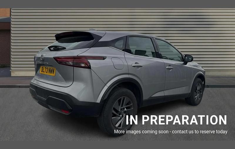 Used Nissan Qashqai Acenta Premium 155 HP (114 kW) 2023 Silver SUV