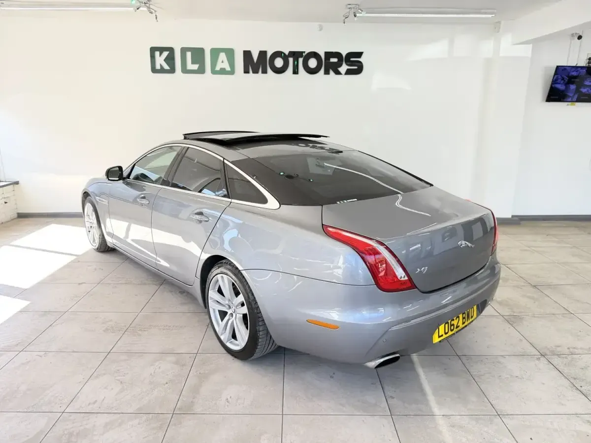 Usado Jaguar XJ Luxury 2012 Cinzento Sedan