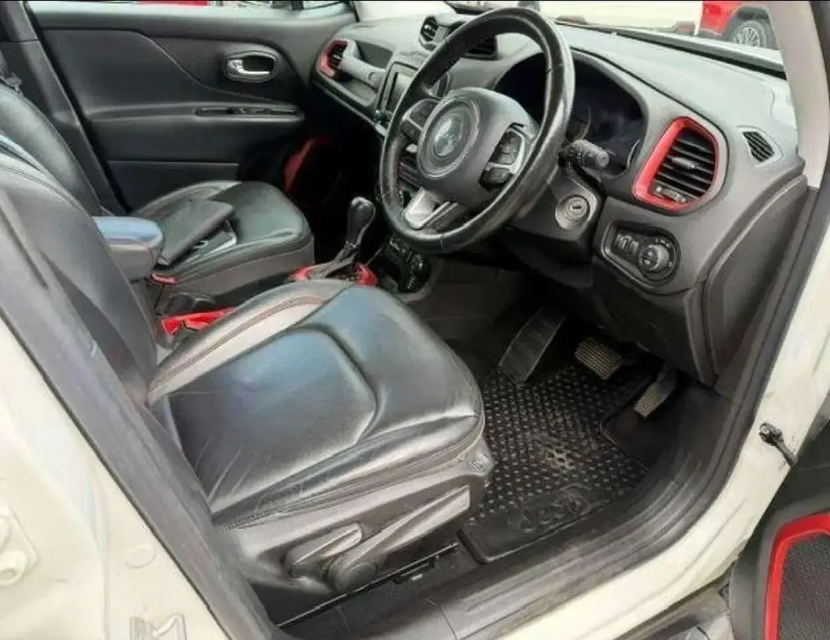 Used Jeep Renegade Trailhawk 140 HP (102 kW) 2016 White SUV