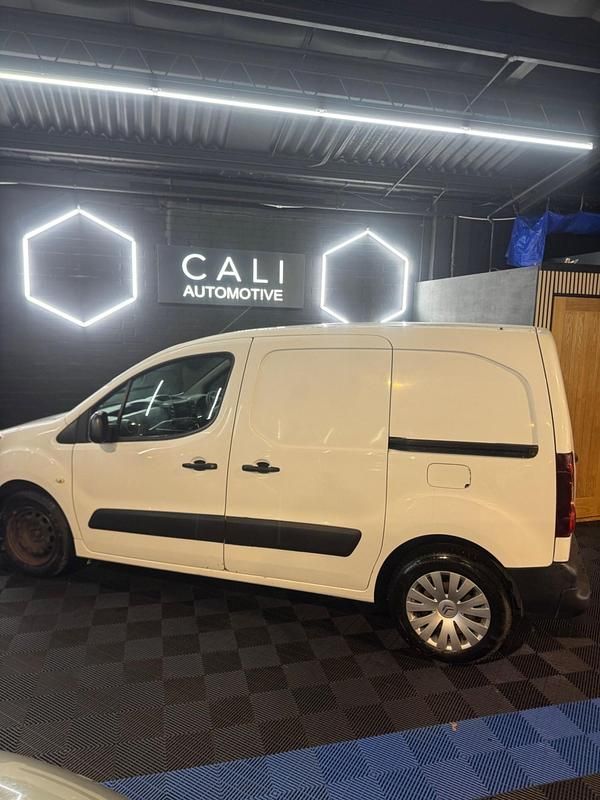 Used Citroën Berlingo 75 HP (55 kW) 2013 White MPV