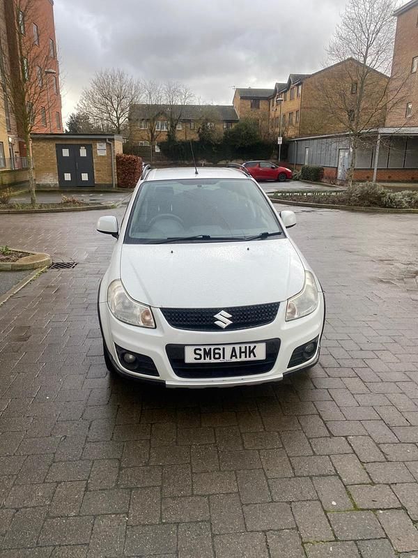 Used Suzuki SX4 SZ5 2011 White Hatchback