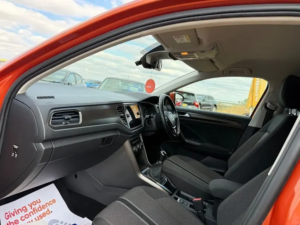 Used VW T-Roc SE 150 HP (110 kW) 2018 Orange SUV