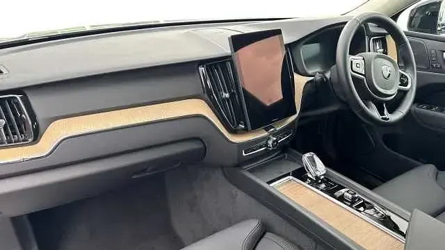 New Volvo XC60 Plus 247 HP (181 kW) 2026 SUV