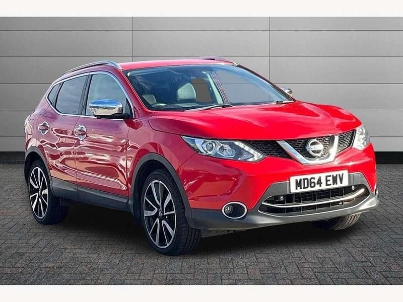 Red Used 2015 Nissan Qashqai Tekna SUV | £6,850 (Fair price) - Image 1/2