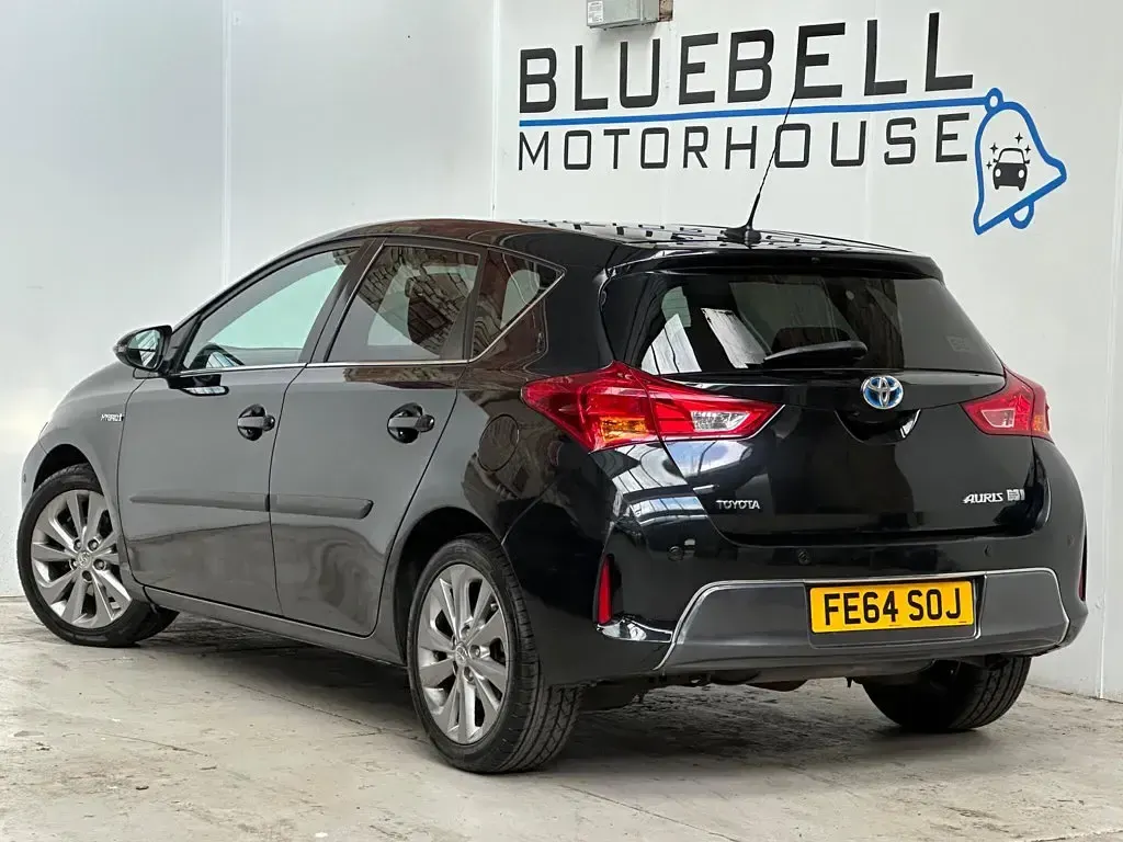 Used Toyota Auris Hybrid 136 HP (100 kW) 2014 Black Hatchback