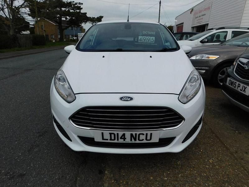 Used Ford Fiesta Titanium 2014 White Hatchback