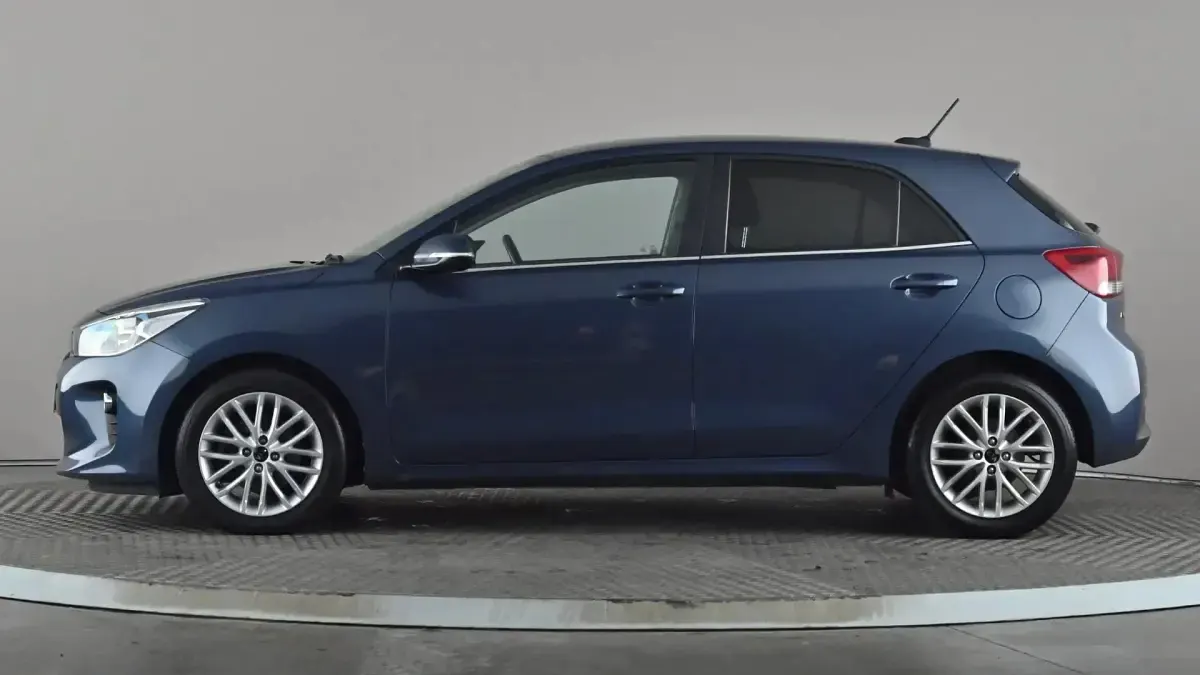 Begagnad Kia Rio 99 HK (72 kW) 2017 Blå Halvkombi