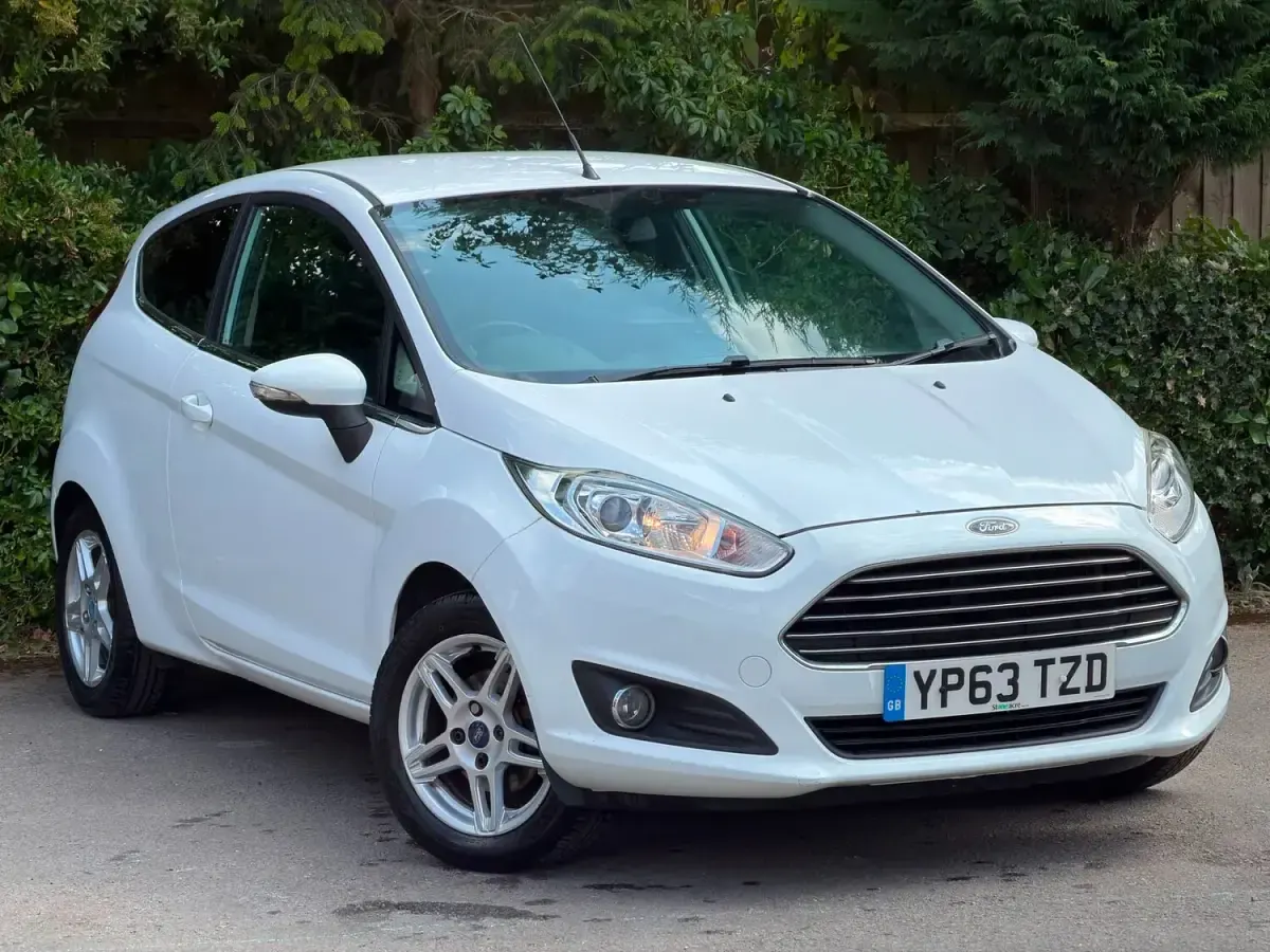 Used Ford Fiesta Zetec 82 HP (60 kW) 2013 White Hatchback