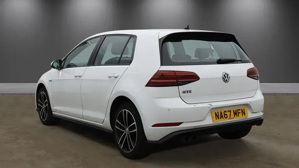 Used VW Golf VII GTE 204 HP (150 kW) 2017 White Hatchback