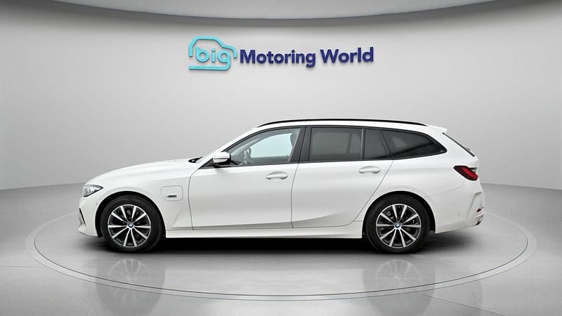 Used BMW 330e Sport Line 288 HP (211 kW) 2022 White Estate