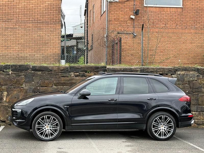 Used Porsche Cayenne Platinum Edition 262 HP (192 kW) 2016 Black SUV