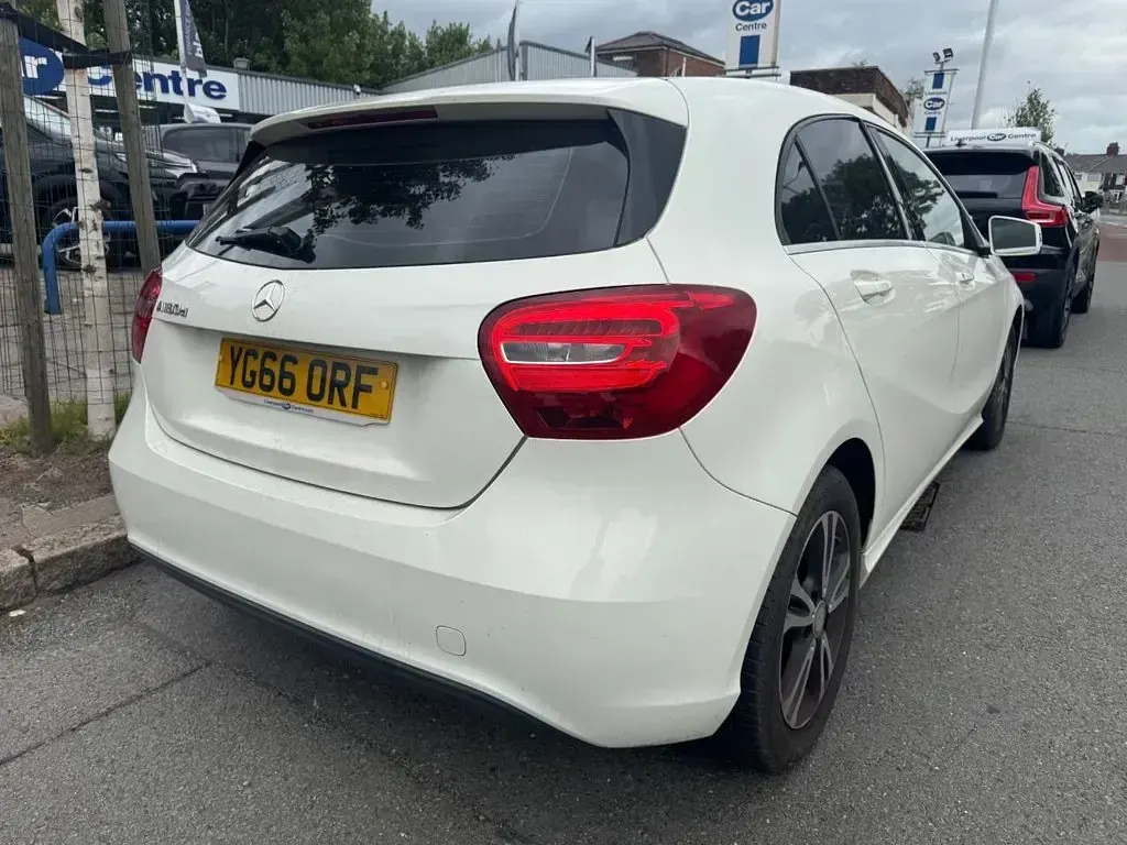 Used Mercedes A180 SE 109 HP (80 kW) 2016 White Hatchback