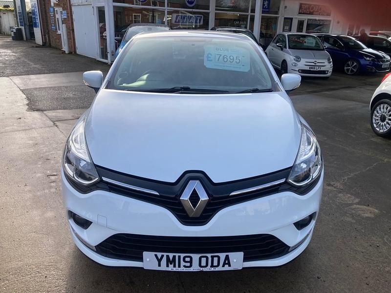 Used Renault Clio IV Iconic 90 HP (66 kW) 2019 White Hatchback