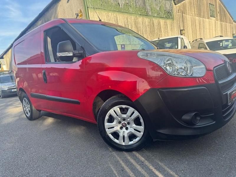 Used Fiat Doblò 90 HP (66 kW) 2013 Red MPV