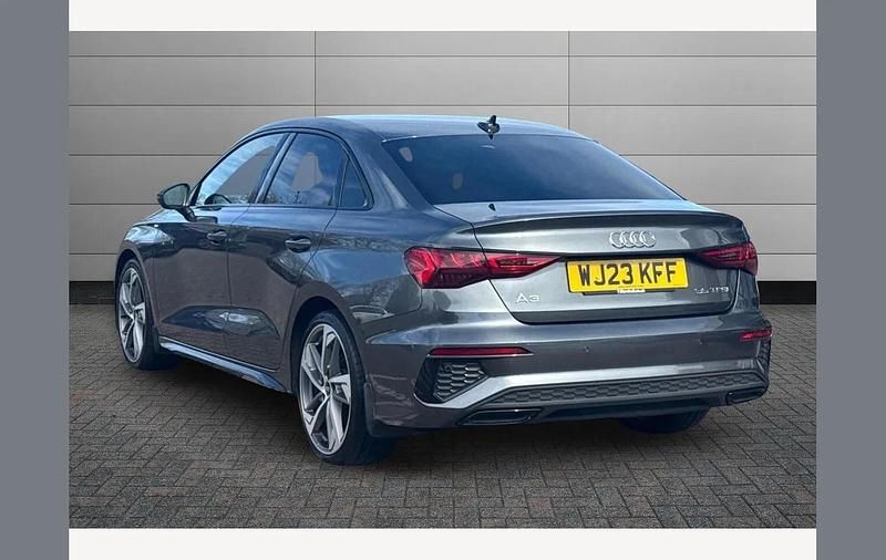 Usado Audi A3 Advanced 150 HP (110 kW) 2023 Cinzento Sedan