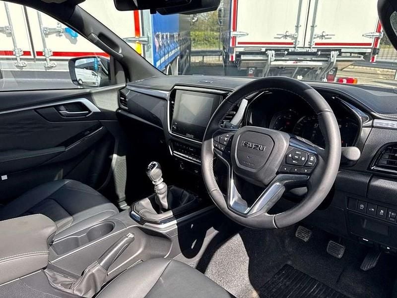 New Isuzu D-Max 163 HP (119 kW) 2025 Blue Pickup